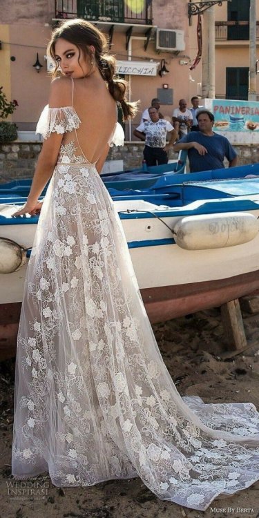 27 Stunning Wedding Dress Styles Ideas Suitabe For Fall - Fashionable.jpg
